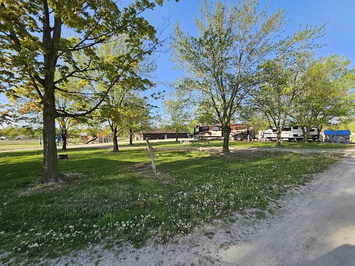 Town & Country Camp Resort Picture 10