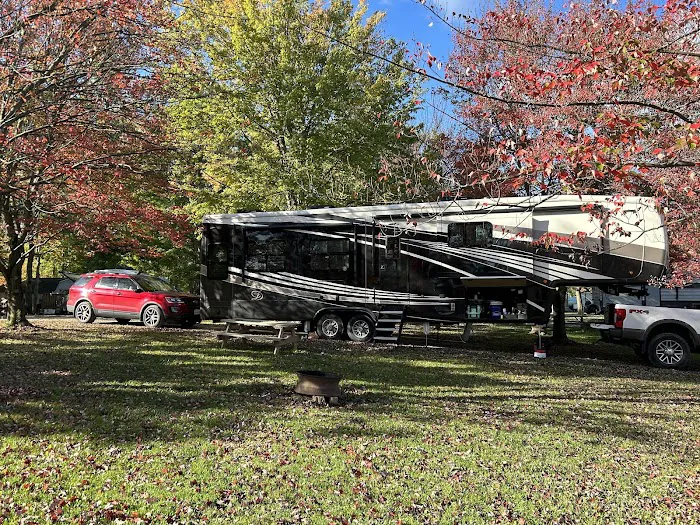 Town & Country Camp Resort Picture 5