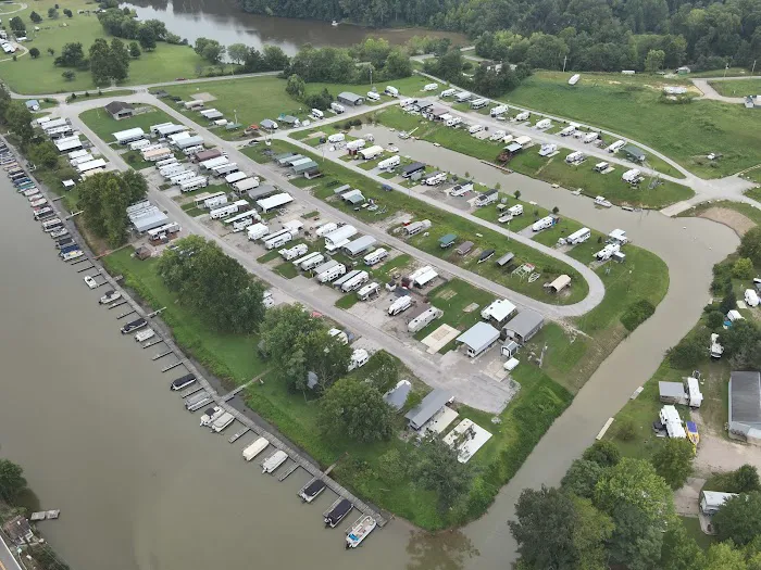 The PORT Campground & Docks Picture 3