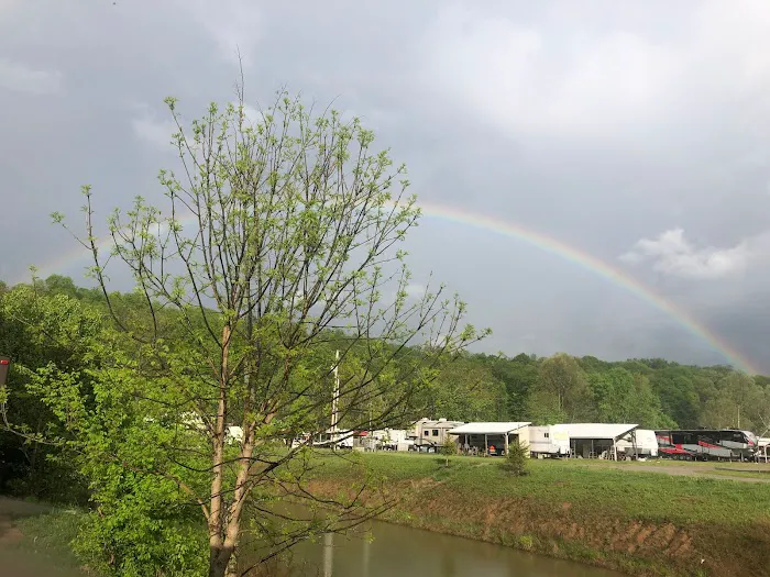 The PORT Campground & Docks Picture 10