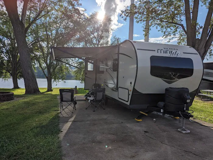 Lock 24 RV Park and Campground Picture 3