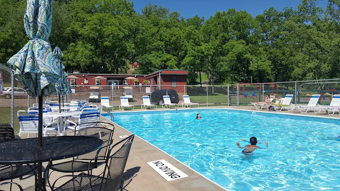 Wally World Riverside RV Resort & Camping Picture 1