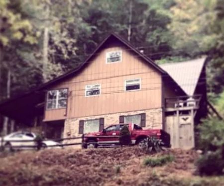 Country Roads Mountain River Retreat