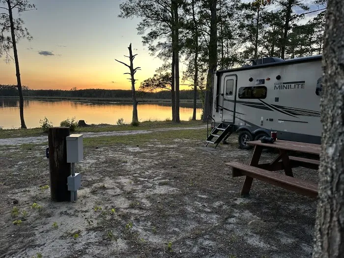 Dixon Landing RV Resort Picture 9