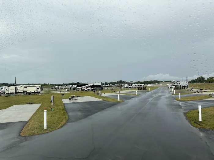 Sandusky RV Resort Picture 2