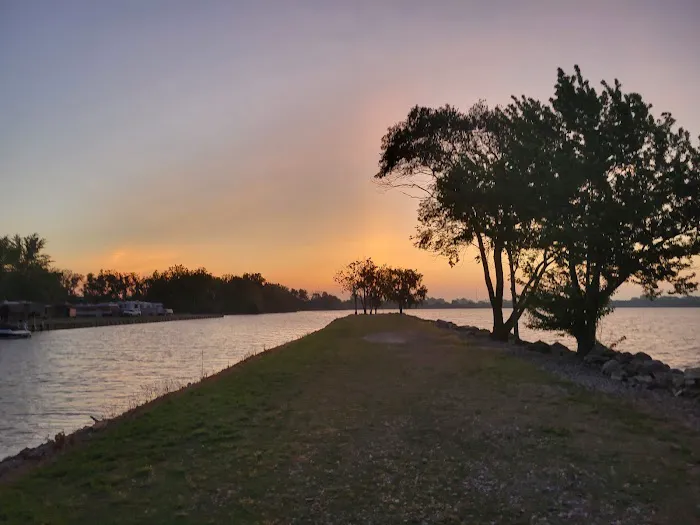 Mikes Bay Front Camping Picture 4