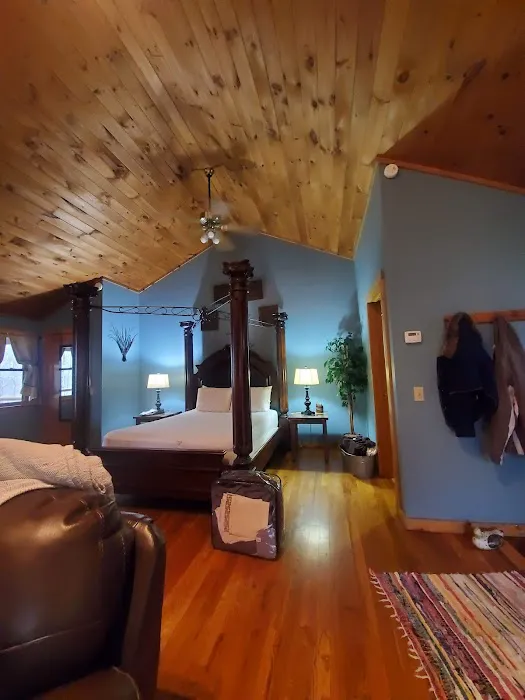 Hocking Hills Cabins Picture 1