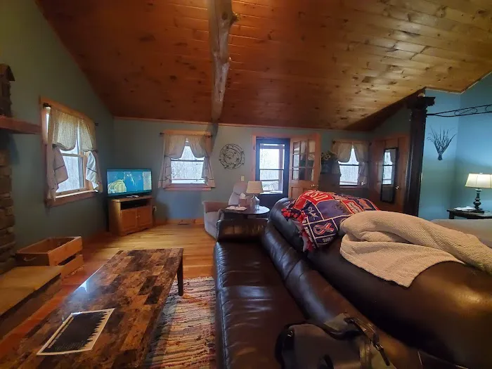 Hocking Hills Cabins Picture 4