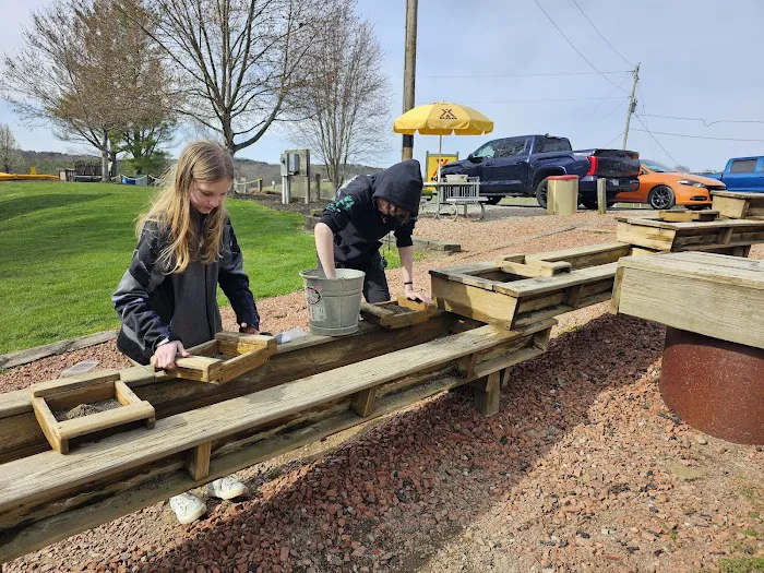 Hocking Hills Gem Mine Picture 1