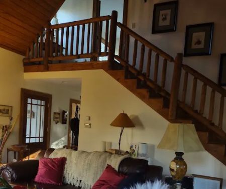 Crooked Creek Cottage Airbnb