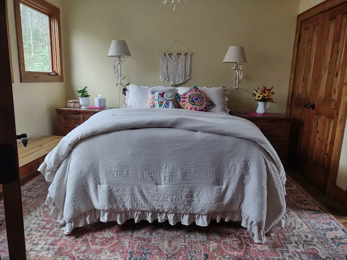 Crooked Creek Cottage Airbnb Picture 3