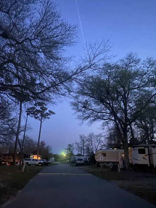 Waters Edge RV Park Picture 3