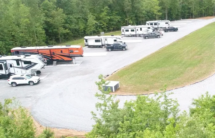 2 Lakes RV Resort Picture 10