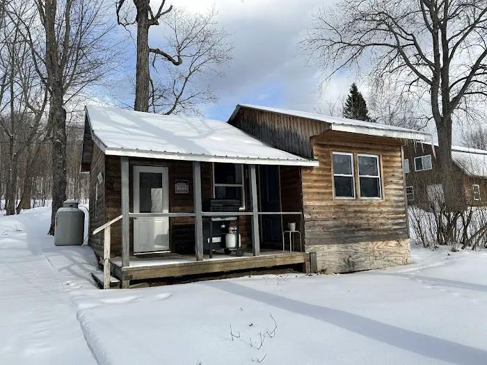 Portage Lakeside Cabins Picture 3