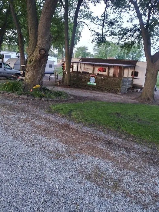 Smokey's Mini Lake Campground Picture 9