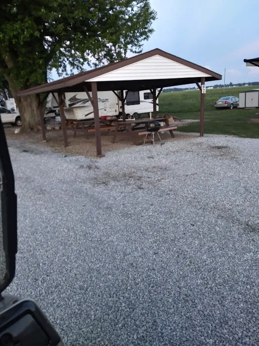 Smokey's Mini Lake Campground Picture 8