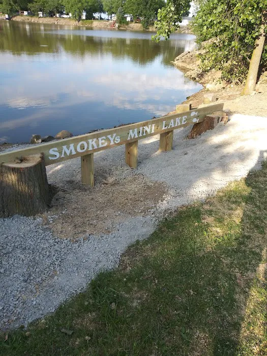 Smokey's Mini Lake Campground Picture 7