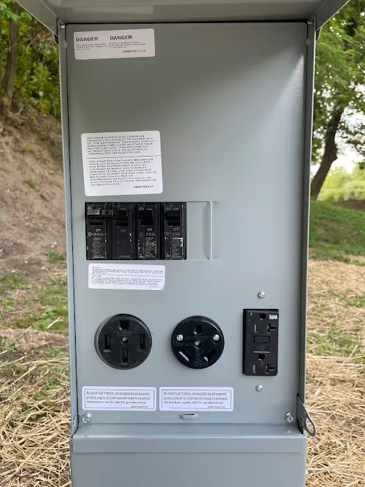 Hilltop Sunrise - Single RV Site with Electric, Water, and Sewer hookups Picture 2