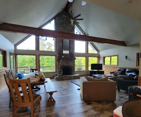 Hocking Hills Fireside Lodge