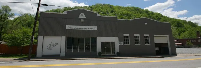 Cabins on the Guyandotte Picture 4