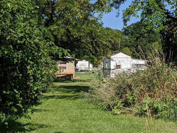 Floro's Campground and Marina Picture 4