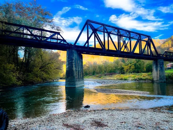 Hillbilly Rentals Resort & Campground Picture 6