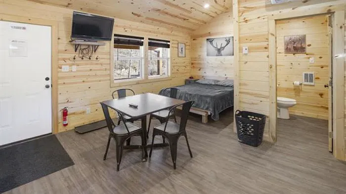 Williams Creek Cabins Picture 6