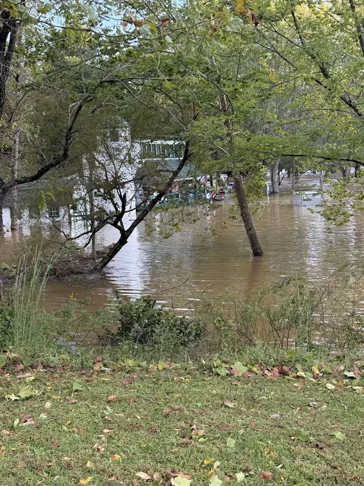 River Country Campground & RV Park Picture 10