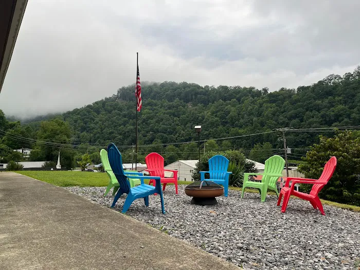 The Hilltop House - Hatfield McCoy Rentals Picture 3