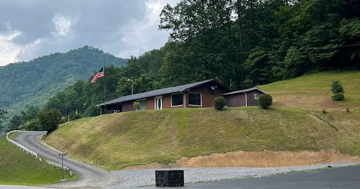 The Hilltop House - Hatfield McCoy Rentals Picture 2