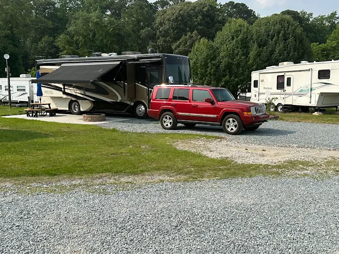 Four Oaks RV Resort Picture 8