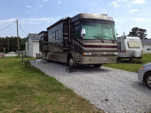 Four Oaks RV Resort Picture 2