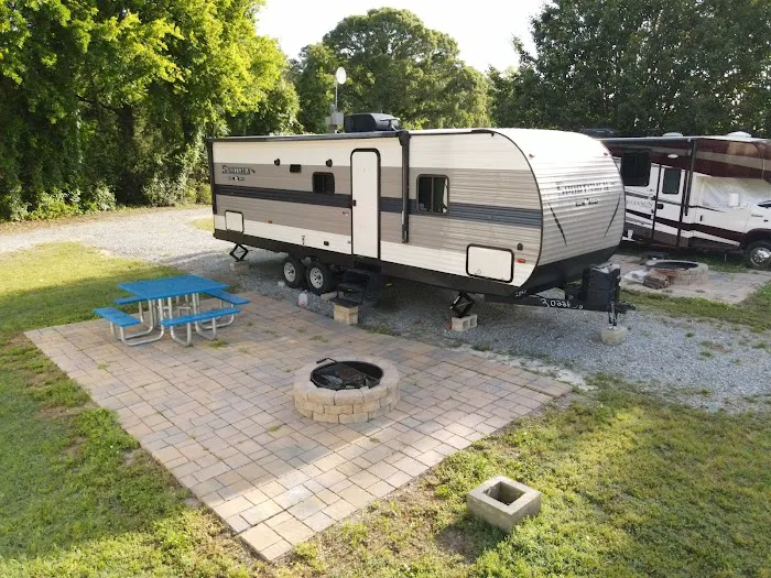 Four Oaks RV Resort Picture 4