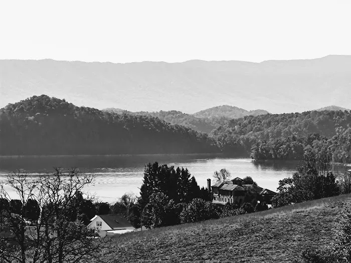 Wolf Lair Campground Picture 5