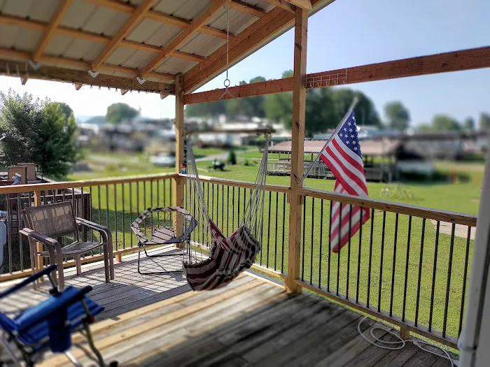 Lake Shore Campgrounds Picture 10