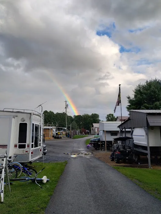 Lake Shore Campgrounds Picture 4