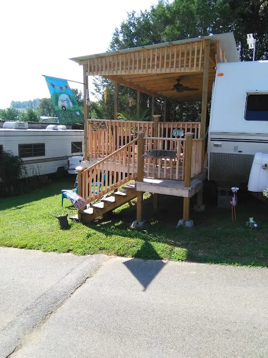 Lake Shore Campgrounds Picture 8