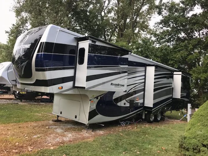 Poor Farmer's RV Sales, Svc and Campground Inc. Picture 7