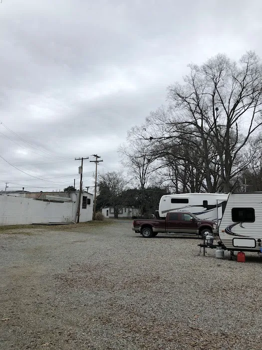 Elmore RV Park Picture 9