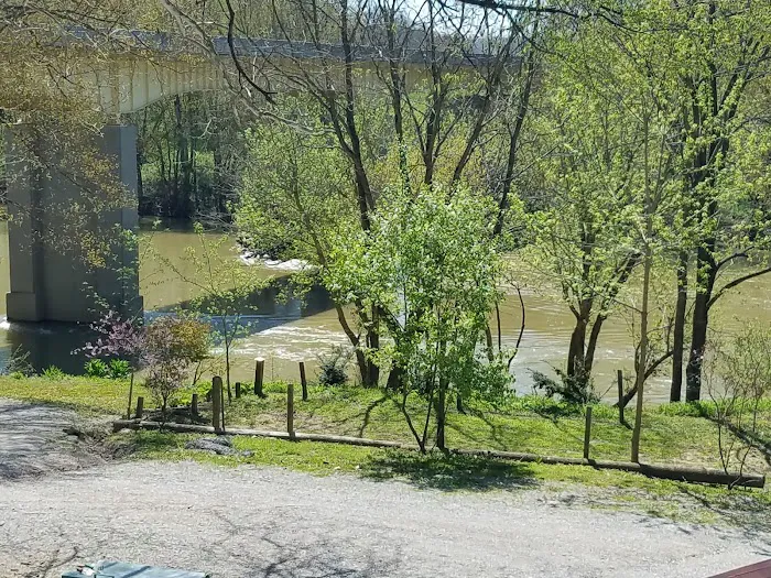 Thaxton’s Canoe Trails and Paddlers’ Inn Picture 9