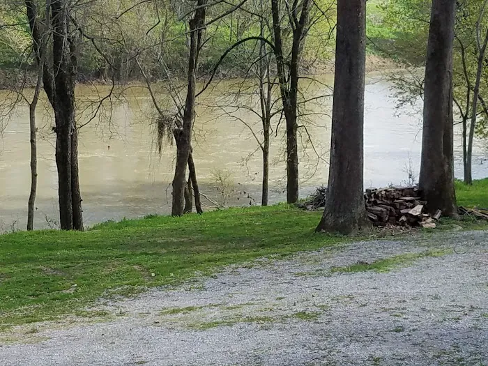 Thaxton’s Canoe Trails and Paddlers’ Inn Picture 6