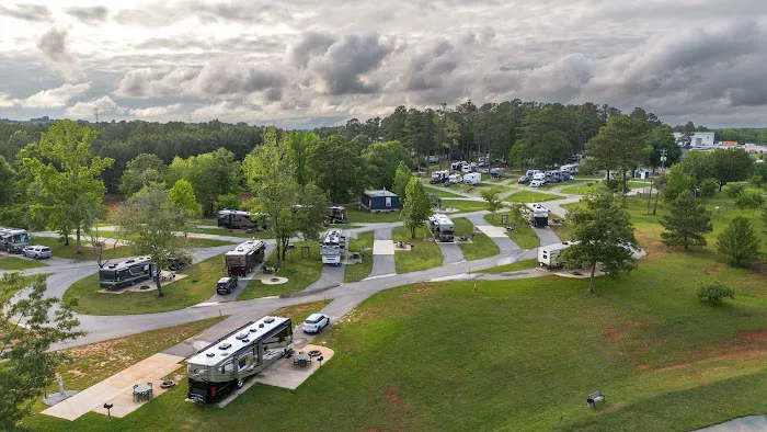 Spacious Skies Campgrounds - Peach Haven Picture 7