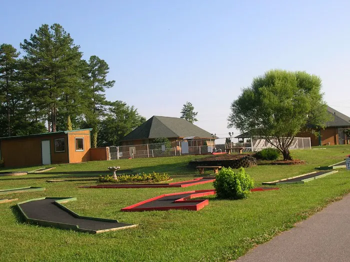 Spacious Skies Campgrounds - Peach Haven Picture 8