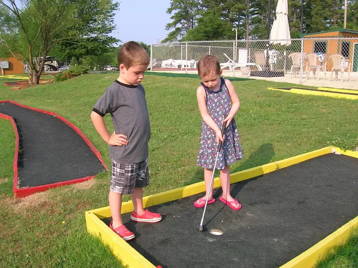 Spacious Skies Campgrounds - Peach Haven Picture 9