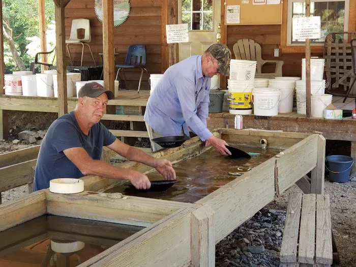 Lucky Strike Gold and Gem Mine Inc. Picture 4