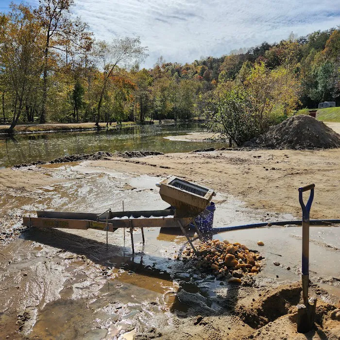 Lucky Strike Gold and Gem Mine Inc. Picture 3