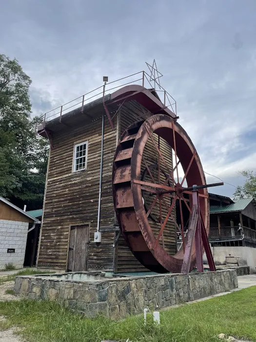 Lucky Strike Gold and Gem Mine Inc. Picture 5