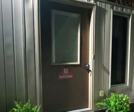 Ski Suite On The Rocks