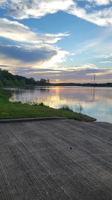 Proud Lake Rec Area - Modern Campground Picture 9