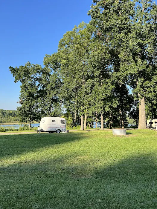 Proud Lake Rec Area - Modern Campground Picture 3